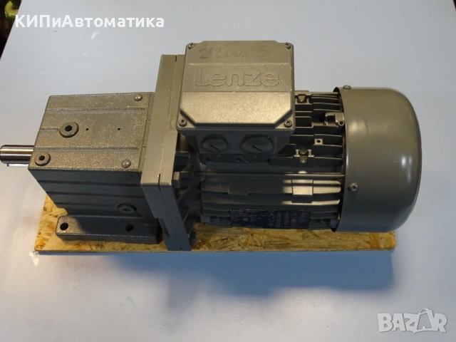 мотор редуктор Lenze GST05-2M VBR090C32 / MHEMAXX090-32C1C Gear Motor 1.5kW