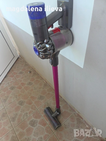 Безжична ръчна вертикална прахосмукачка Dyson, снимка 2 - Прахосмукачки - 54542769