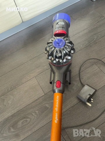 Акумулаторна прахосмукачка DYSON V-8, снимка 2 - Прахосмукачки - 55035849