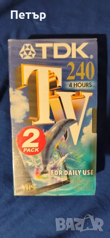 Две чисто нови, празни VHS видеокасети TDK "TV 240". 