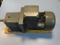 мотор редуктор Lenze GST05-2M VBR090C32 / MHEMAXX090-32C1C Gear Motor 1.5kW, снимка 1