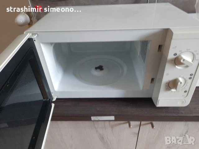 Микровълнова фурна Samsung MW71E 800W използвана, снимка 2 - Микровълнови - 54293191