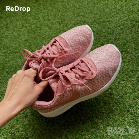 Дамски маратонки NIKE, снимка 2 - Маратонки - 54645481