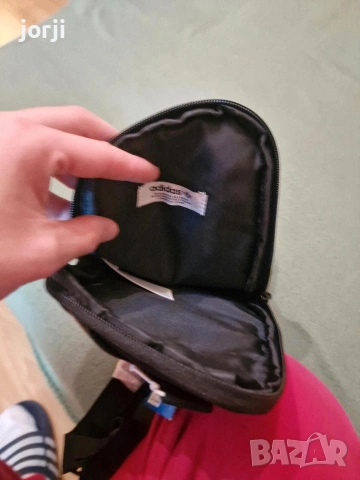 Оригинална Adidas Originals Rifta Sacoche Crossbody Black Dressinn, снимка 5 - Чанти - 55002884