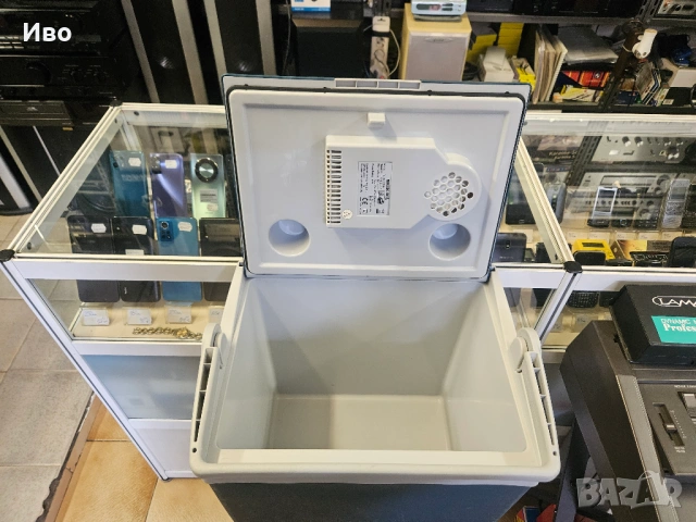 Хладилна чанта Mobicool TC-16 – Класическа надеждност за път, 12V/230V, снимка 5 - Аксесоари и консумативи - 54424771