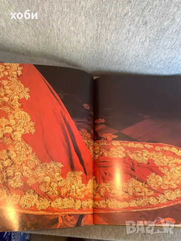 Книга Изкуството на костюма в Русия, 18-ти до началото на 20-ти век: Ермитажът , снимка 6 - Изкуство, музика, кино и фотография - 55358386