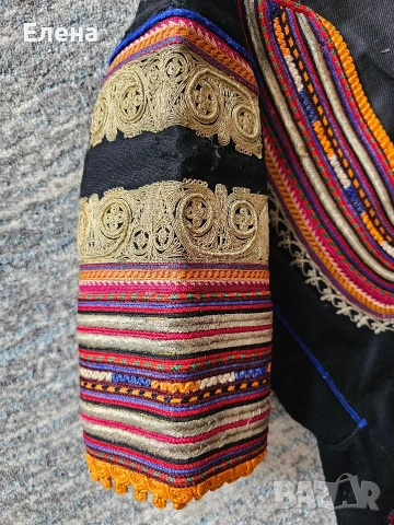 Автентична кюстендилска казмирена сая със сърма, снимка 2 - Антикварни и старинни предмети - 54043629