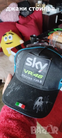Продавам шапка подписана от Valentino Rossi автограф , снимка 3 - Шапки - 54611369