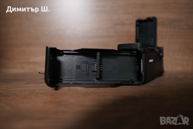 Sony VG-C3EM за A7III, A7RIII и A9, снимка 2 - Чанти, стативи, аксесоари - 54383986