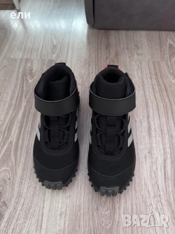Adidas Traxion, снимка 2 - Детски боти и ботуши - 54523349
