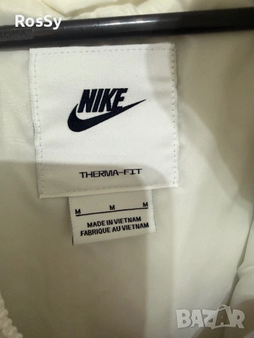 Дамско зимно яке Nike Therma fit, снимка 4 - Якета - 54550006