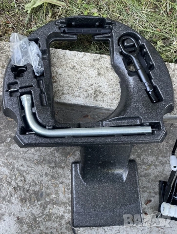 Audi A6 C7 Резервна гума крик оборудване кора , снимка 2 - Гуми и джанти - 54403083