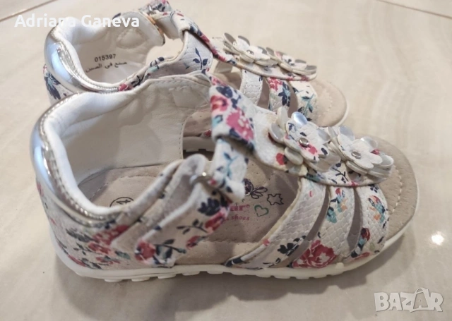 Сандали за момиче 24 номер, снимка 4 - Детски сандали и чехли - 54686001