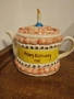 🎂🫖 ВИНТИДЖ ЧАЙНИК „HAPPY BIRTHDAY“ – ПРАЗНИК, ПРЕВЪРНАТ В ПОРЦЕЛАН! 🫖🎂 , снимка 2
