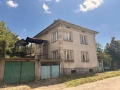   Къща с три жилищни части, гараж и двор – гр. Попово, снимка 3