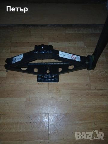 Оргинален крик алфаромео джулия,джулиета специален, снимка 4 - Аксесоари и консумативи - 54068199