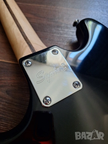 Бас китара Squier Bronco , снимка 3 - Китари - 54956750