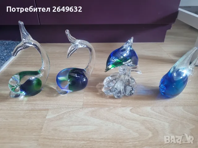 Четири стъклени фигури