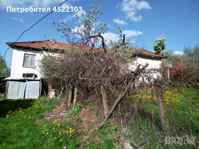 Продавам къща с голям двор, снимка 2 - Къщи - 54974195