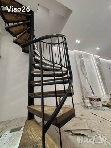 Вътрешна вита стълба с LED осветление