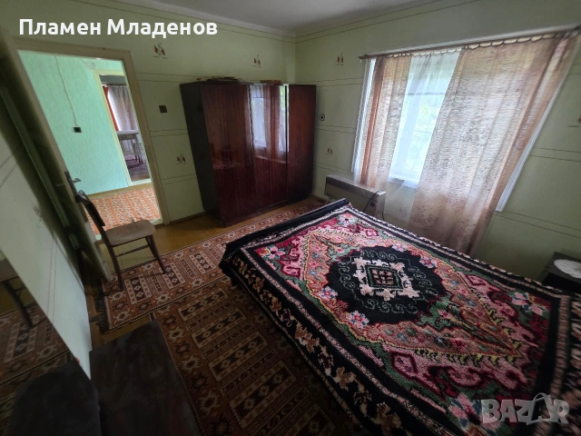 Къща с двор 960 кв.м., кладенец, канализация, гараж и ремонтиран покрив – с. Бериево, снимка 8 - Къщи - 54806254