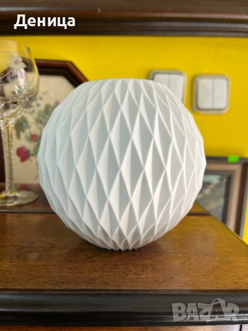  Скулптурна  ваза  Thomas Rosenthal  Кръгла с геометричен релеф, наподобяващ оригами  Висок