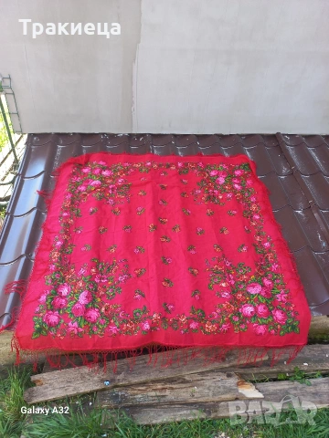 ОГРОМНА ЖЕНСКА КЪРПА ЗАБРАДКА НОСИЯ 