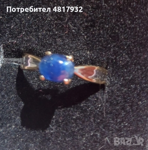 Златен пръстен, 14 карата,57 размер, камък: звезден сапфир.