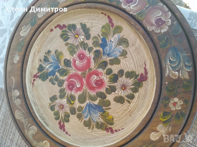 Прекрасна чиния от дърво за стена, други неща Ширина 35смРисувана ръчно,прекрасни цветове Швейцария