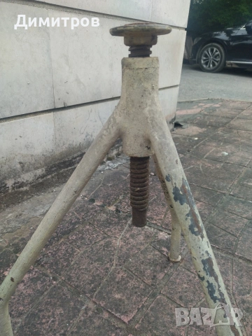 Винт за въртящ стол