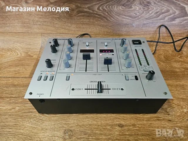 Миксер Pioneer DJM-300-S / Легендарен DJ миксер Pioneer DJM-300-S – Култов аналогов модел с Auto BPM, снимка 2 - Ресийвъри, усилватели, смесителни пултове - 55314736