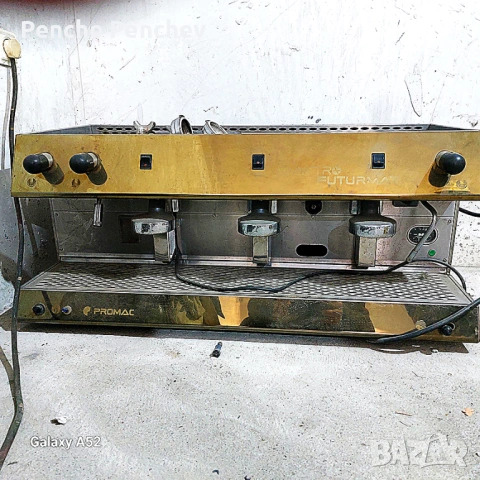 Професионална кафемашина и кафемелачка за заведение