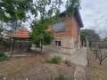 Масивна къща с двор, снимка 2