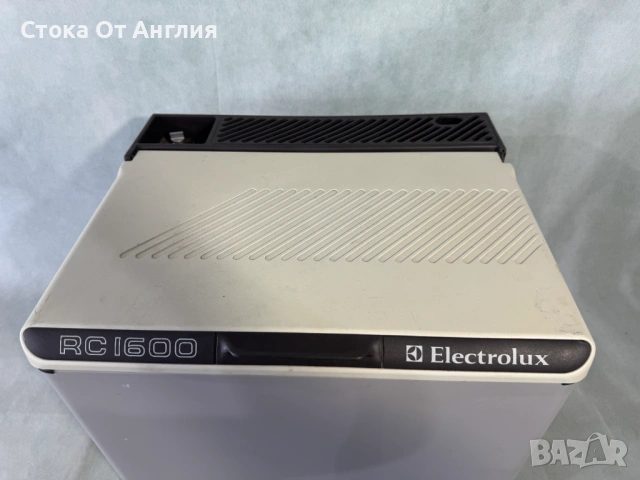 Хладилник / ракла / ток- Electrolux 12V-220V / ГАЗ / 33L, снимка 2 - Хладилници - 54625450