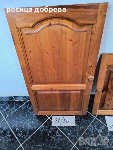 Две вратички от естествено дърво (чам), размер на белите листчета 