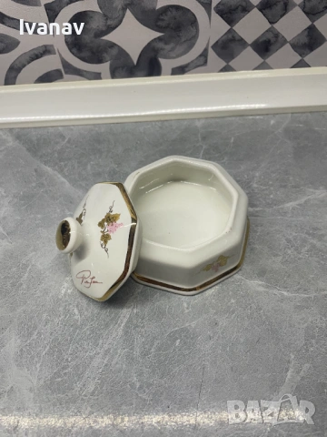 Ръчно рисувана керамична кутия за бижута, снимка 2 - Антикварни и старинни предмети - 53956855