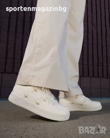 Дамски кецове Nike AIR FORCE 1 '07 LX, снимка 9 - Кецове - 55558723