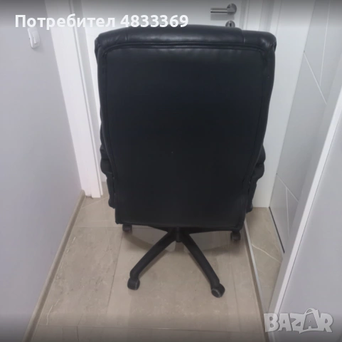 Офис стол с метална основа и газов амортисьор