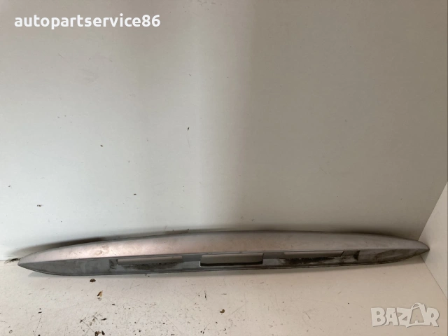 Сребриста лайсна/панел за задна врата номерна основа за Mitsubishi Grandis (2004) MN129551