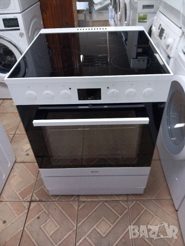 Като нова свободно стояща печка с керамичен плот Gram с датчик за печене на цяло парче месо!