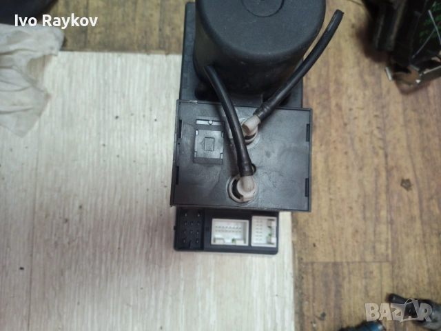 Помпа централно заключване Audi A8 , 8L0862257E, снимка 2 - Части - 54908696