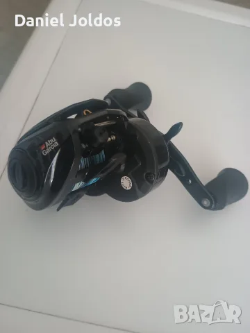ЧИСТО НОВА макара Abu Garcia REVO 4 Inshore (REV04 INS-L) - Лява ръка + Влакно , снимка 2 - Макари - 55571292