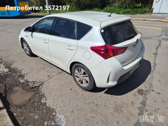 Toyota Auris Hybrid, снимка 6 - Автомобили и джипове - 54368966