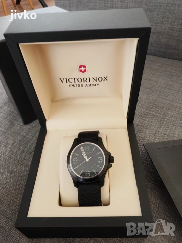 Часовник Victorinox. Нов! , снимка 2 - Мъжки - 55232330