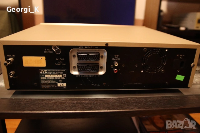 JVC HR-DVS1 видео рекордер SVHS и MiniDV, снимка 5 - Плейъри, домашно кино, прожектори - 54099444