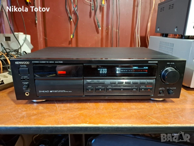 Продава се триглав дек Kenwood KX-7030. 