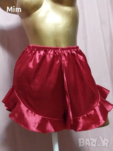S Червени сатенени шорти с къдри, снимка 3 - Бельо - 53968452