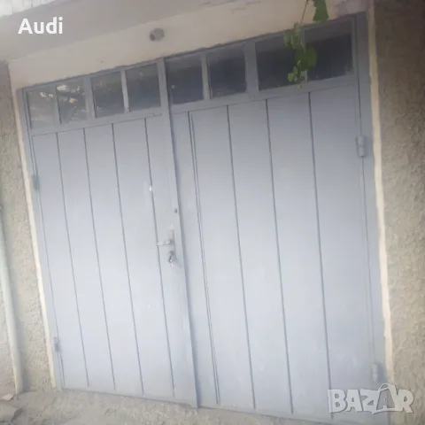 Продавам метални врати за гараж или двор, парцел, склад, работилница. 