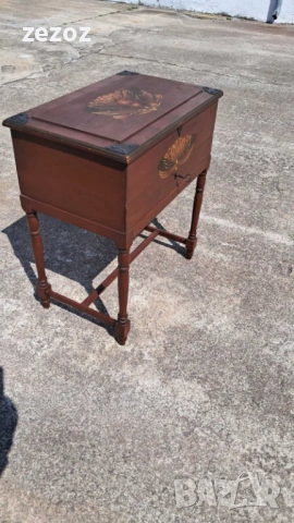 Ретро кутия на крака шведска, снимка 4 - Шкафове - 54120742