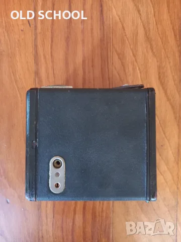 Стар фотоапарат 1957 Кодак(box camera), снимка 4 - Фотоапарати - 55545018